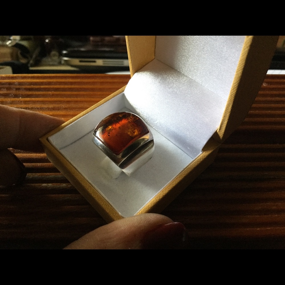 VINTAGE STERLING & LARGE SQUARE AMBER STONE RING